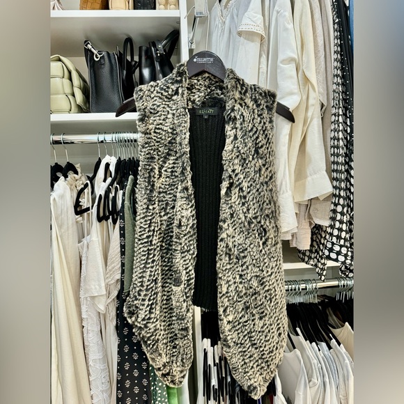 Elliatt Rabbit Fur Vest - Picture 4 of 8